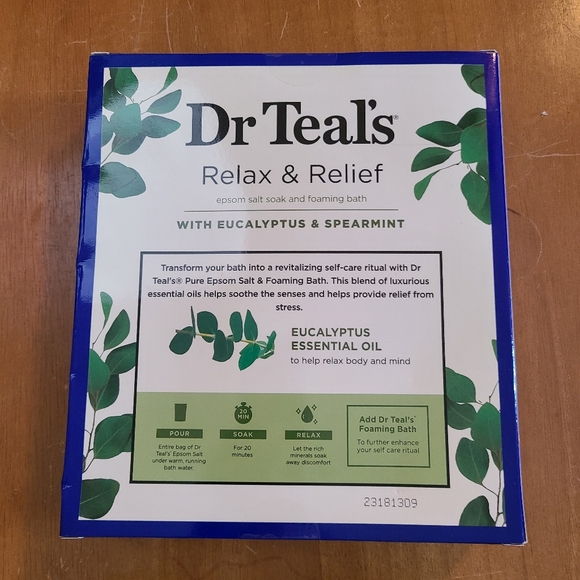 Dr. Teal's Relax & Relief Epsom Salt Soak & Foaming Bath - Picture 2 of 3